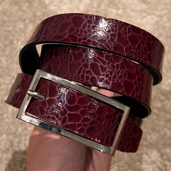 Red pleather belt - Picture 2 of 2